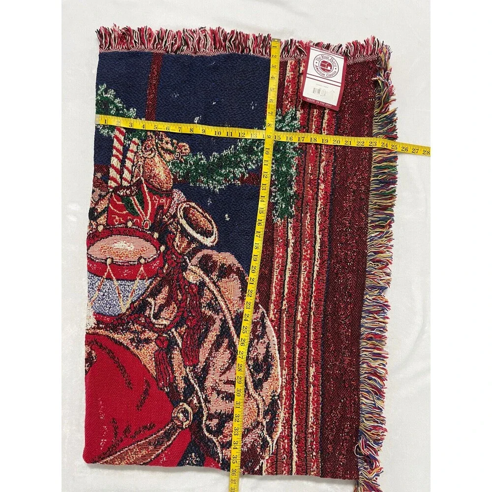 The Rug Barn Hugging Santa Throw 100% cotton Classic Christmas Blanket Jacquard
